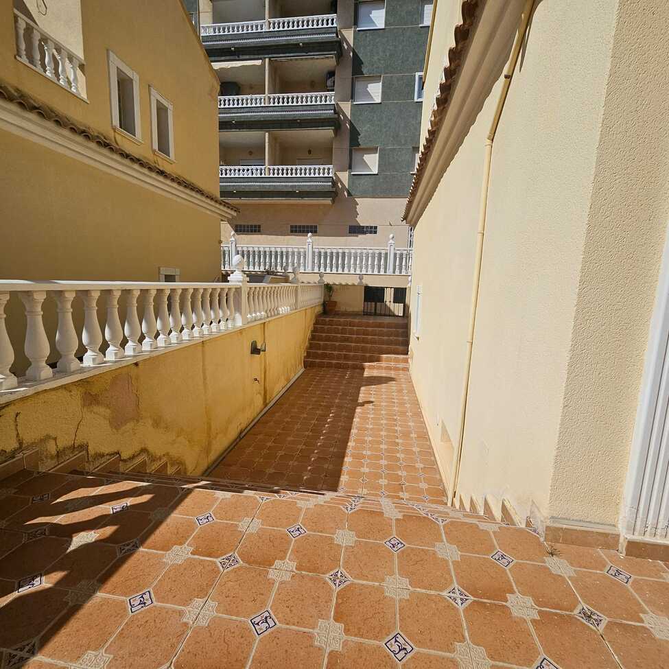 For sale - 3 Bedroom 2 Bathroom Villa in Guardamar del Segura - Campomar  - Alicante