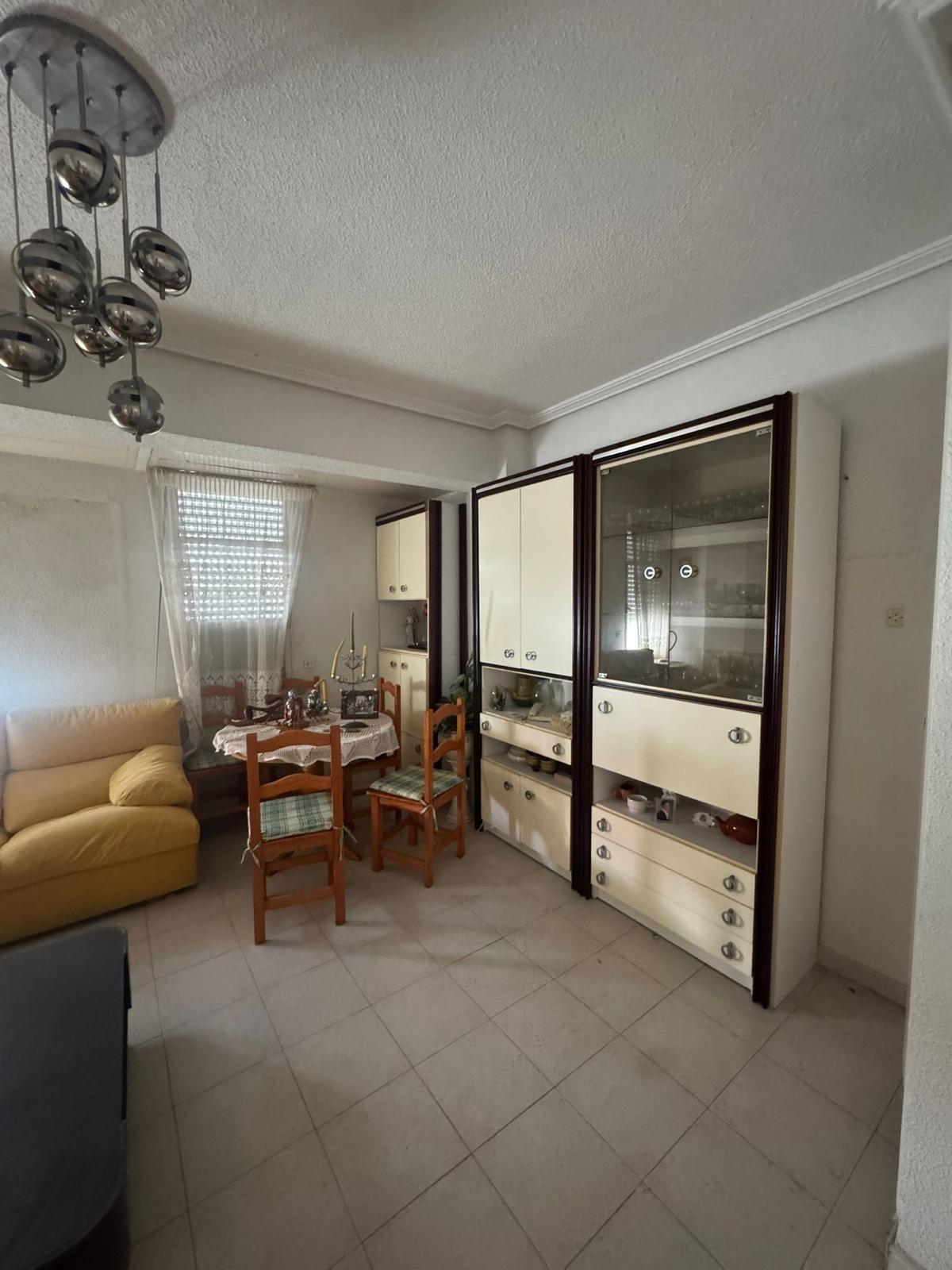 For sale - 5 Bedroom 3 Bathroom Apartment in Guardamar del Segura - Guardamar  - Alicante
