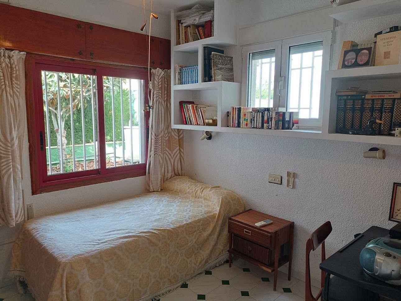 For sale - 4 Bedroom 3 Bathroom Villa in Orihuela Costa - Campoamor  - Alicante