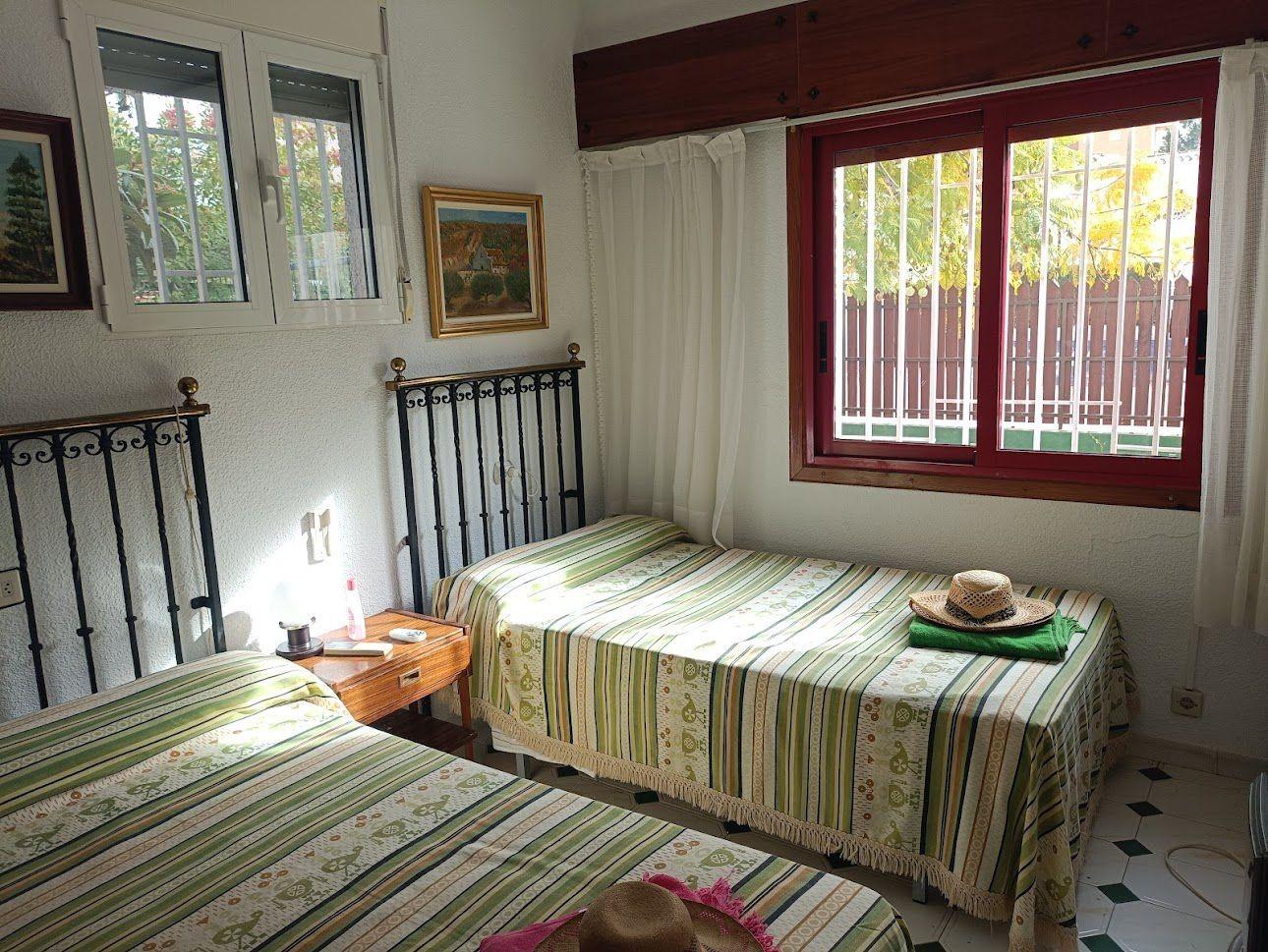 For sale - 4 Bedroom 3 Bathroom Villa in Orihuela Costa - Campoamor  - Alicante