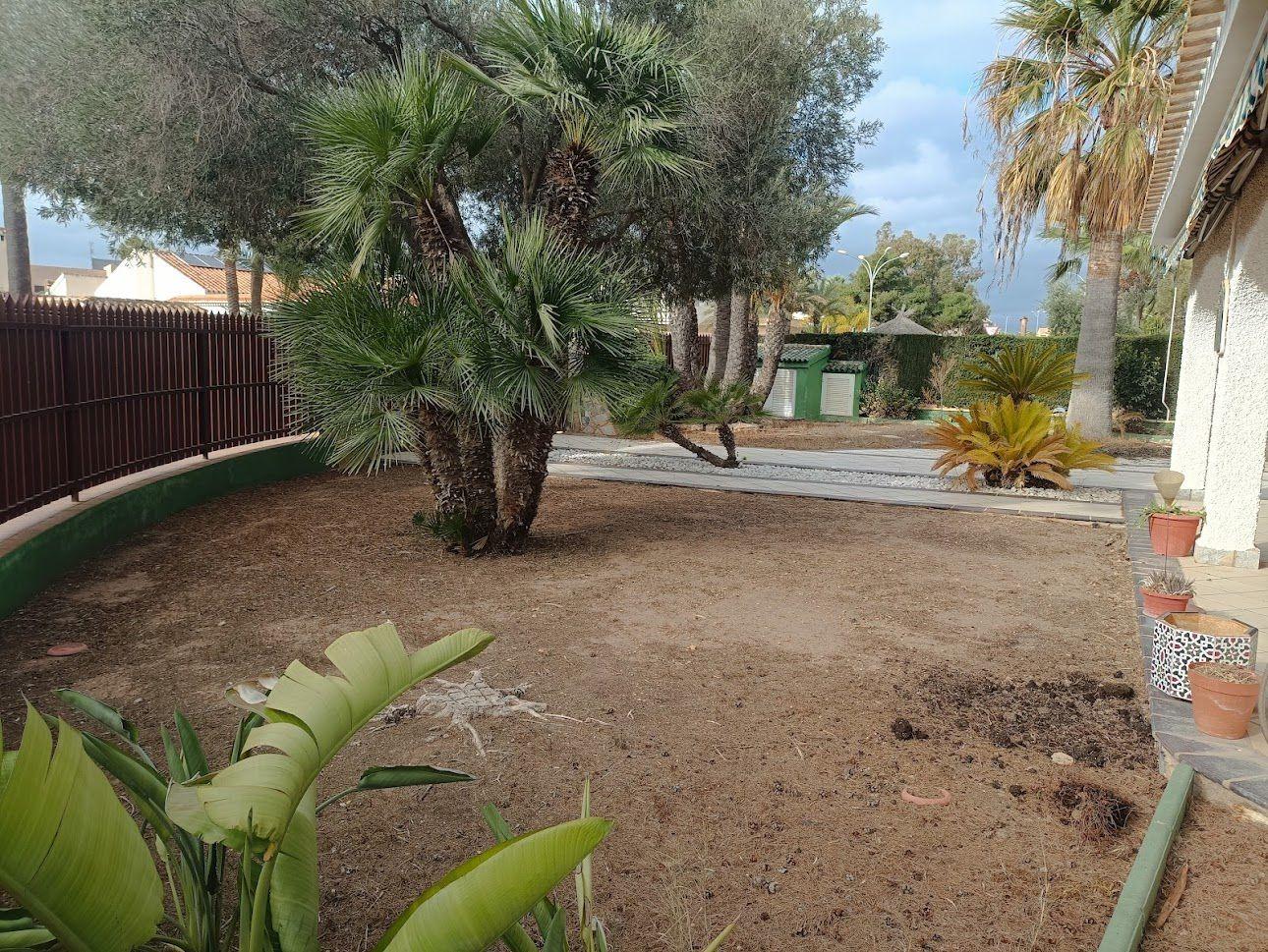 For sale - 4 Bedroom 3 Bathroom Villa in Orihuela Costa - Campoamor  - Alicante