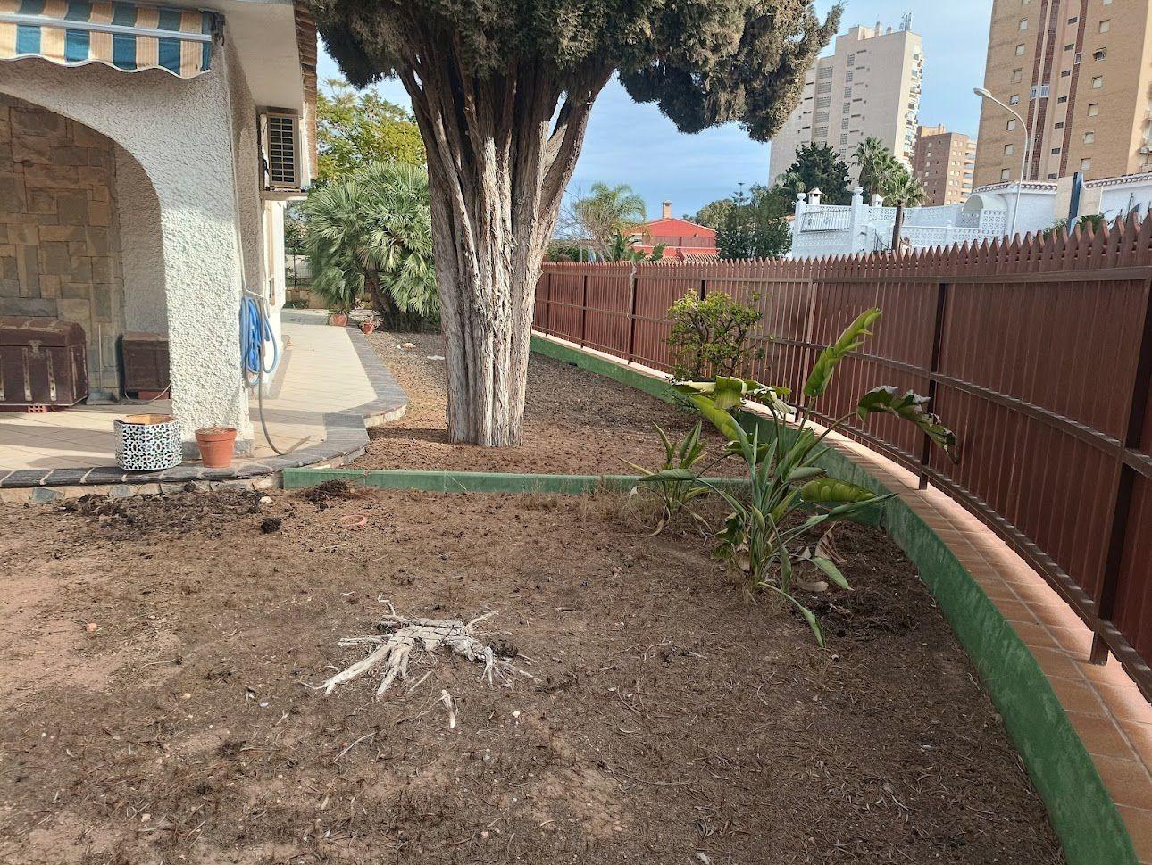 For sale - 4 Bedroom 3 Bathroom Villa in Orihuela Costa - Campoamor  - Alicante