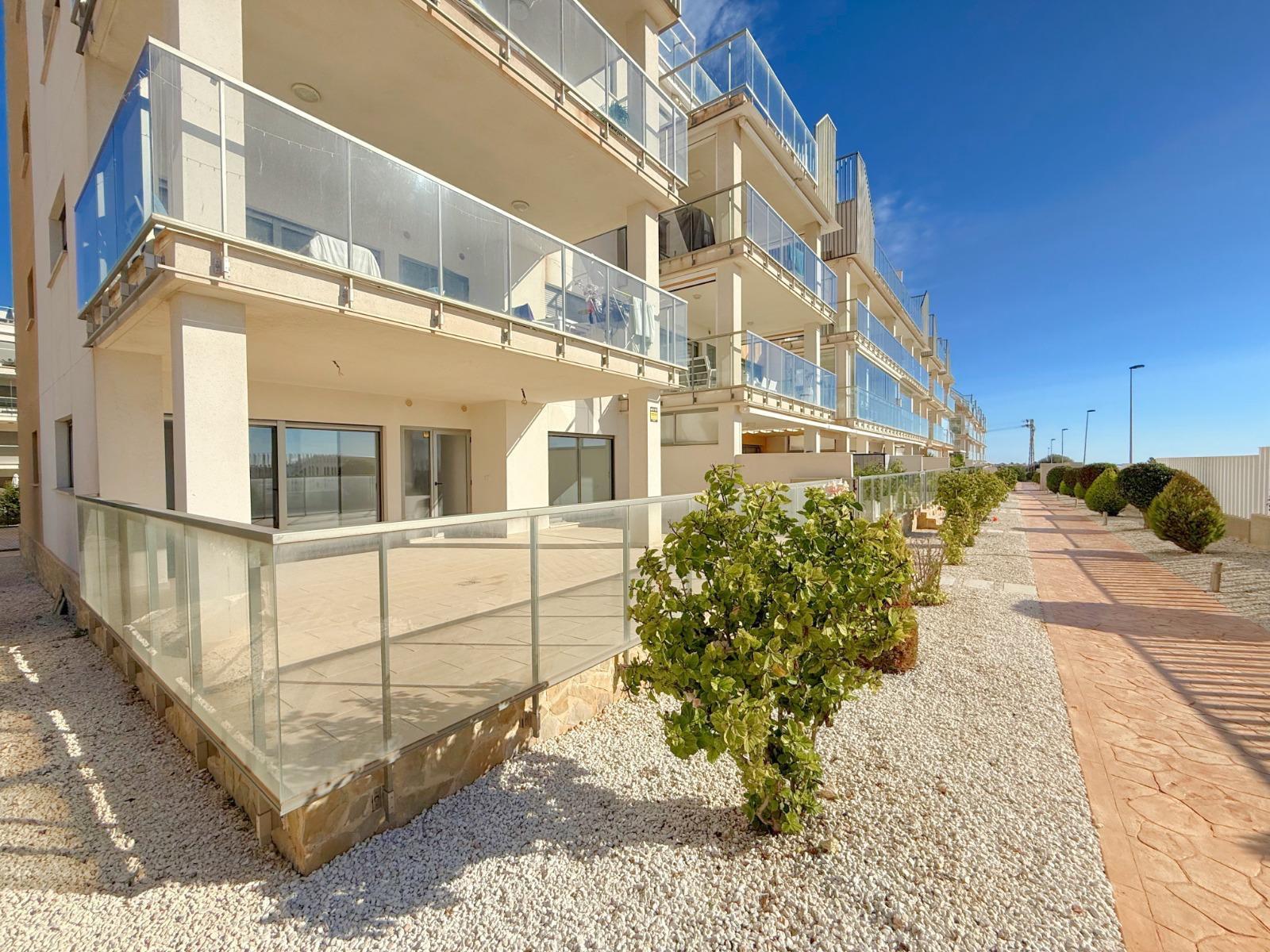 For sale - 3 Bedroom 2 Bathroom Apartment in Orihuela Costa - La Zenia  - Alicante