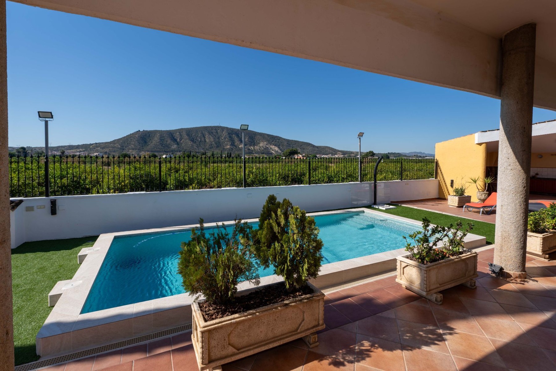 For sale - 5 Bedroom 3 Bathroom Villa in Orihuela - Inland  - Alicante
