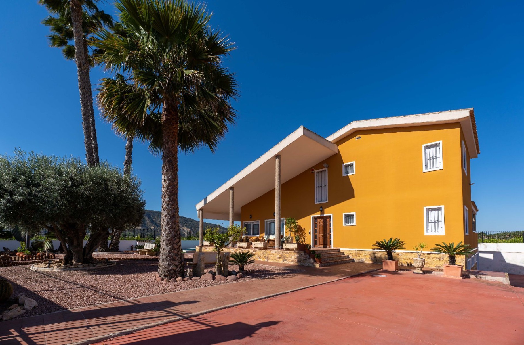 For sale - 5 Bedroom 3 Bathroom Villa in Orihuela - Inland  - Alicante