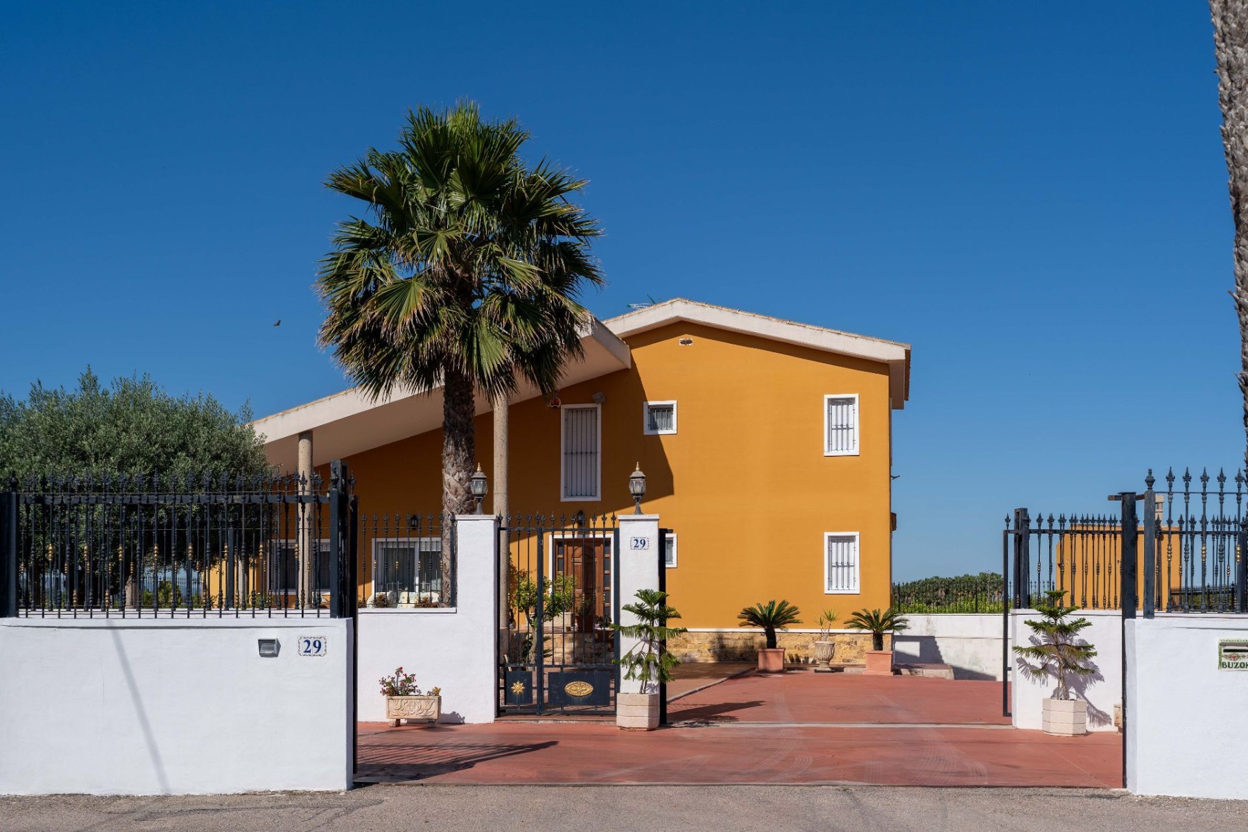 For sale - 5 Bedroom 3 Bathroom Villa in Orihuela - Inland  - Alicante