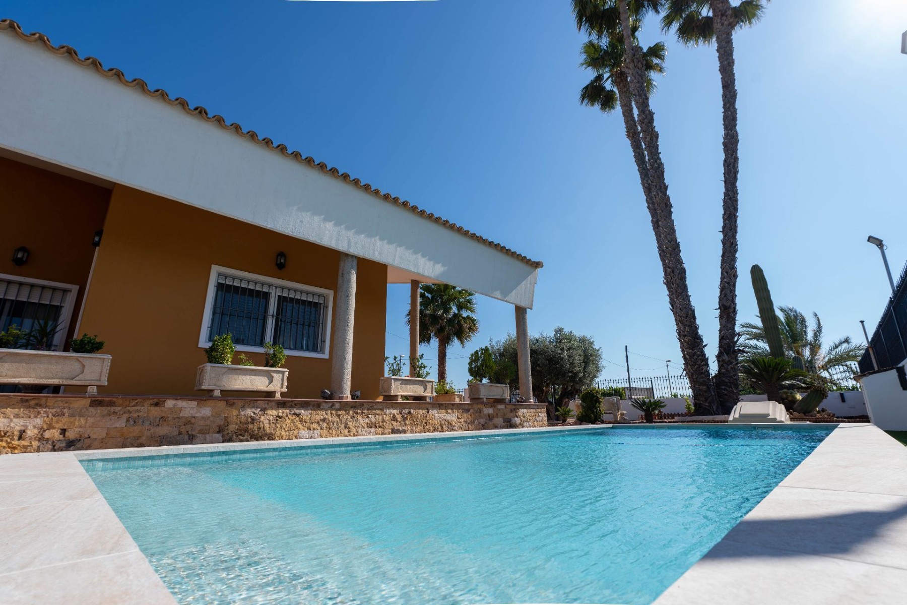 For sale - 5 Bedroom 3 Bathroom Villa in Orihuela - Inland  - Alicante