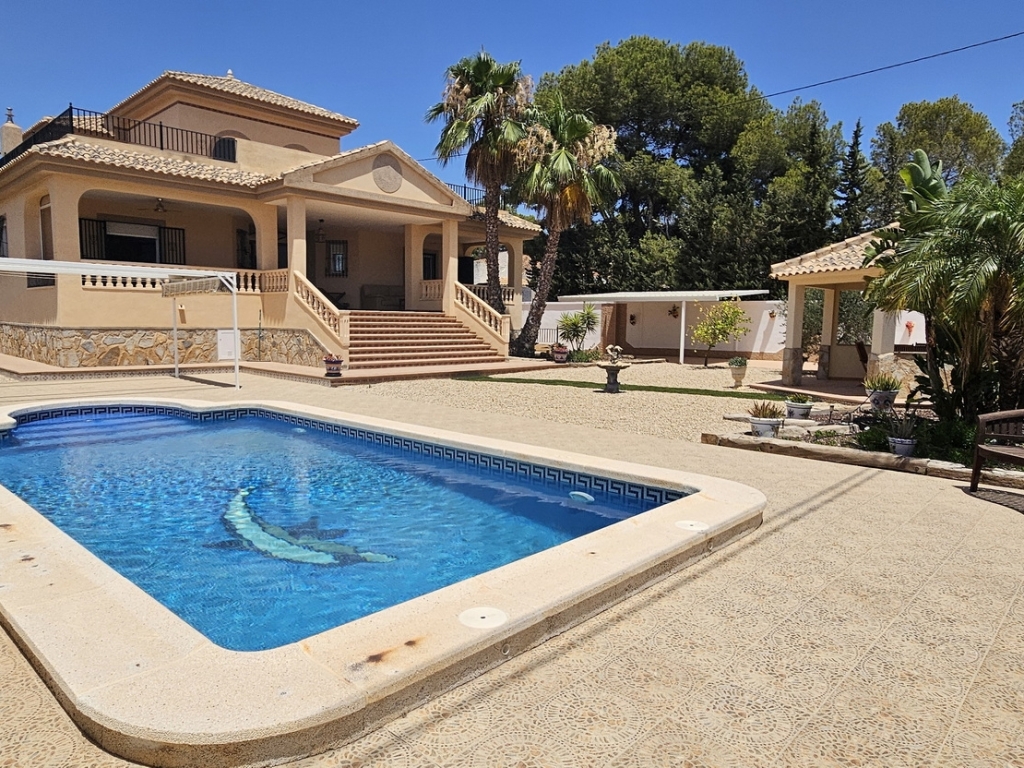 5 Bedroom 4 Bathroom Villa in Pinar de Campoverde
