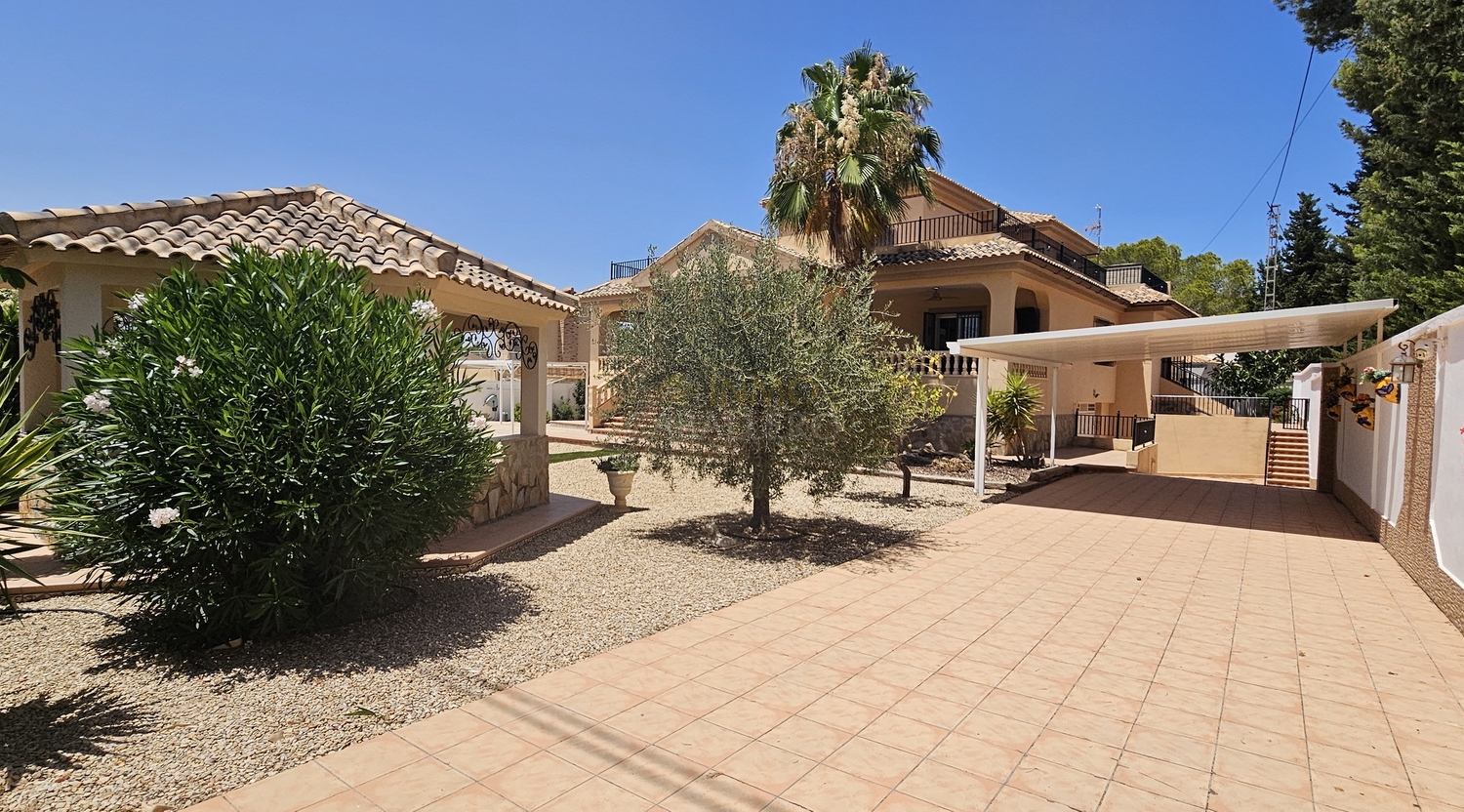 For sale - 5 Bedroom 4 Bathroom Villa in Pinar de Campoverde - Inland  - Alicante