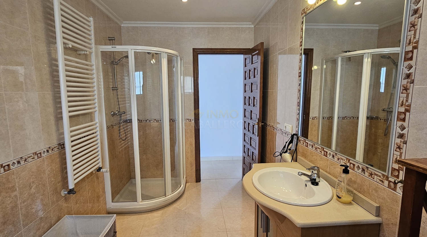 For sale - 5 Bedroom 4 Bathroom Villa in Pinar de Campoverde - Inland  - Alicante