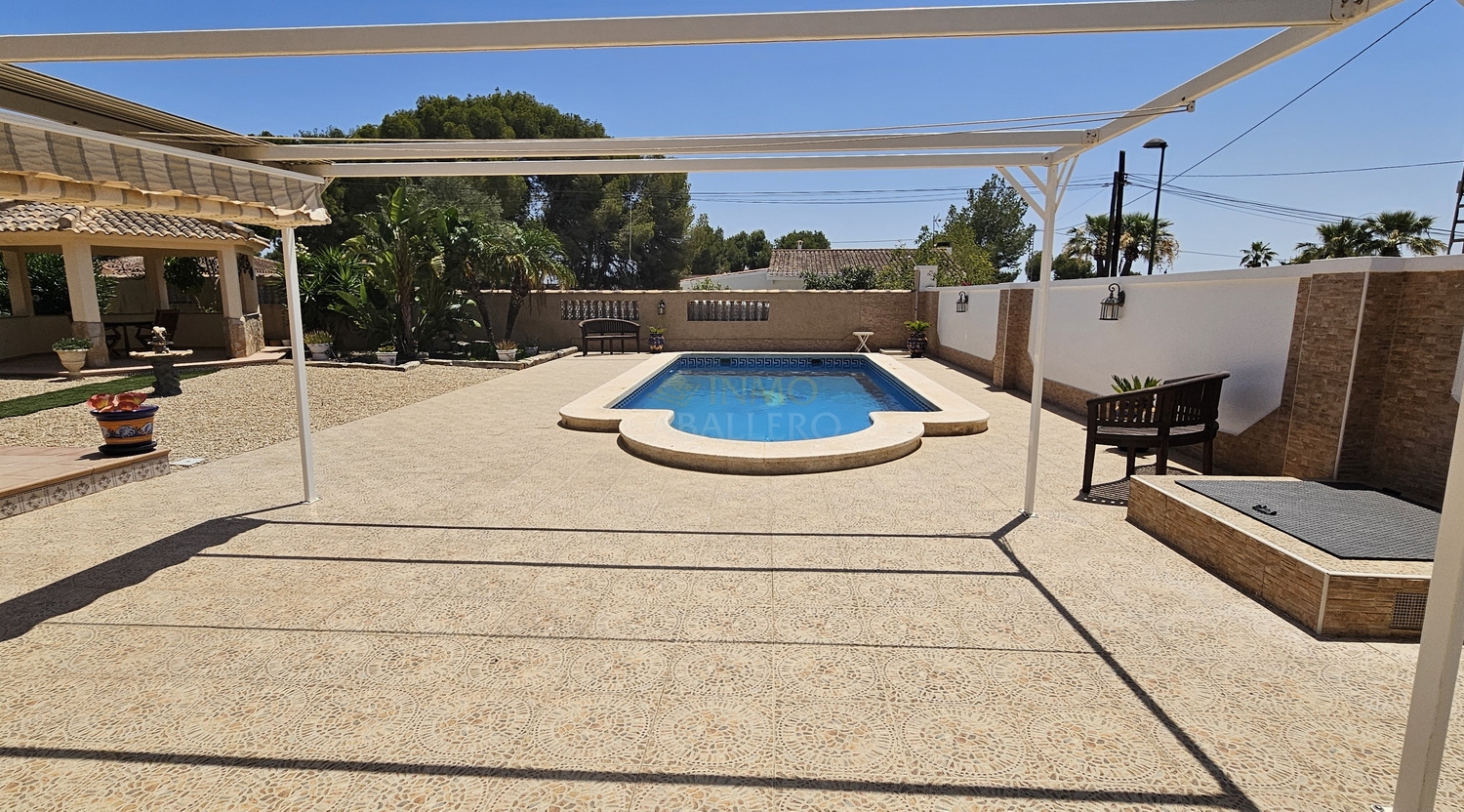 For sale - 5 Bedroom 4 Bathroom Villa in Pinar de Campoverde - Inland  - Alicante