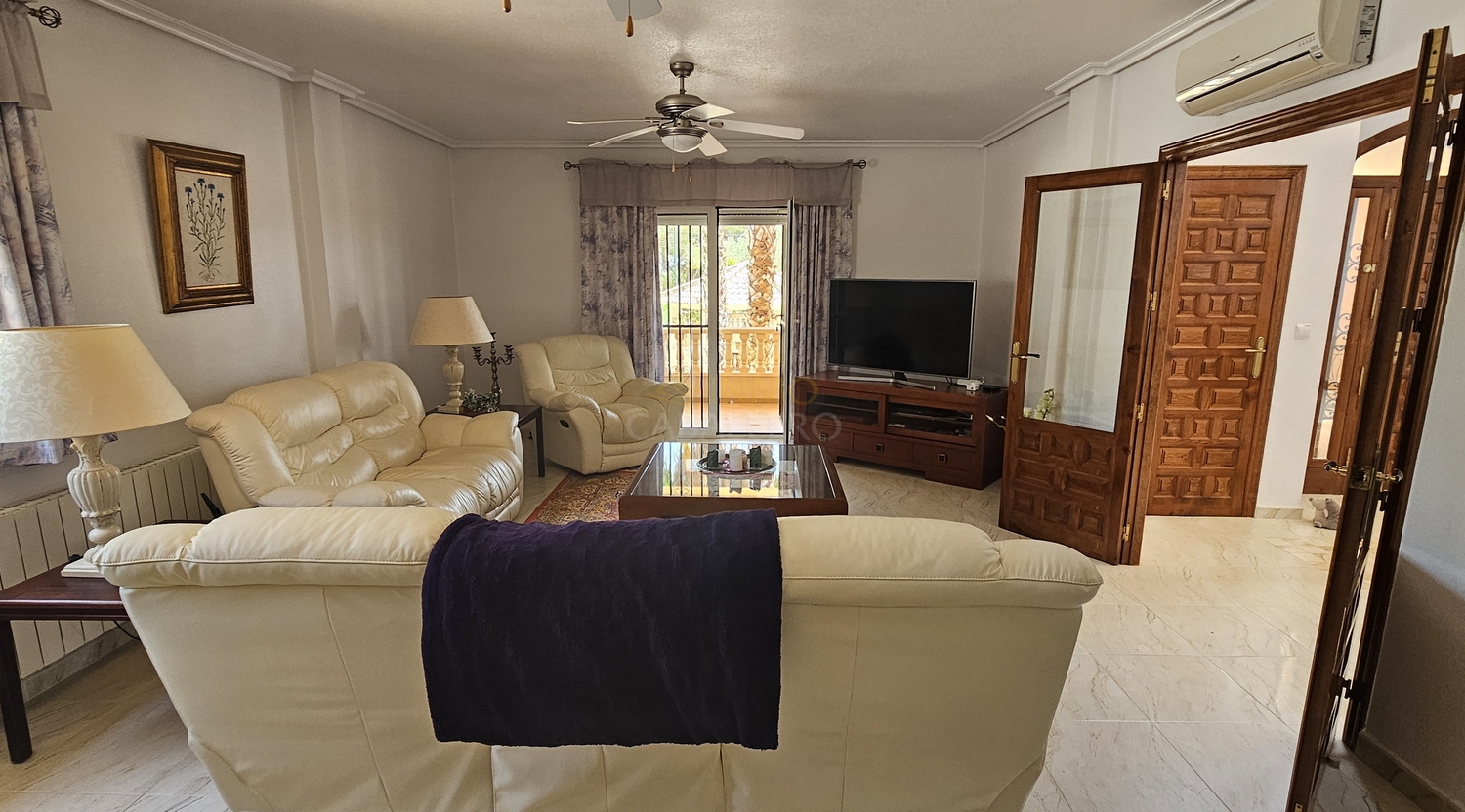 For sale - 5 Bedroom 4 Bathroom Villa in Pinar de Campoverde - Inland  - Alicante