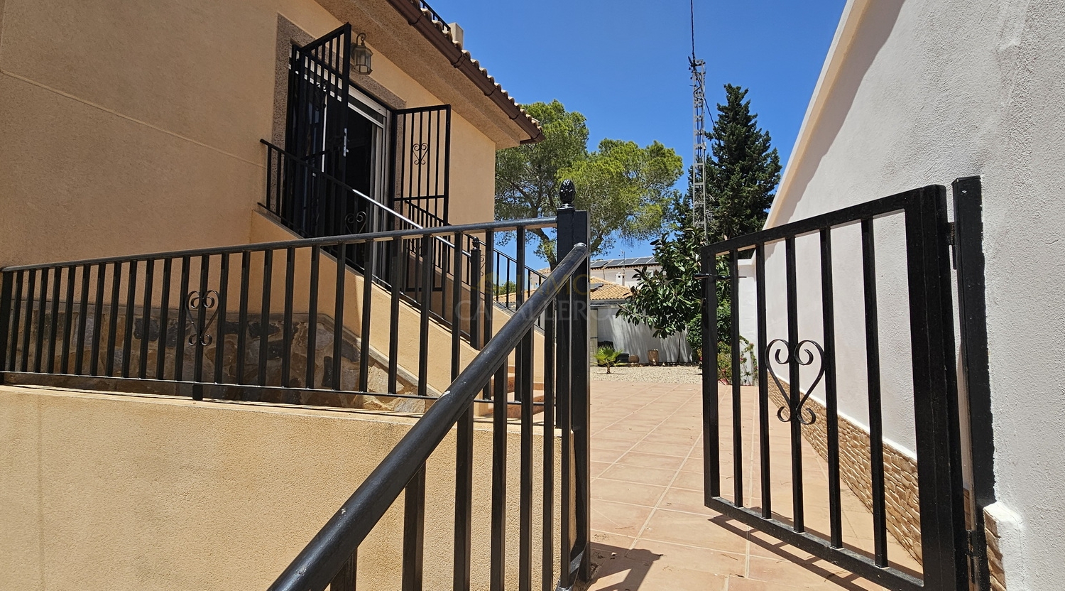 For sale - 5 Bedroom 4 Bathroom Villa in Pinar de Campoverde - Inland  - Alicante