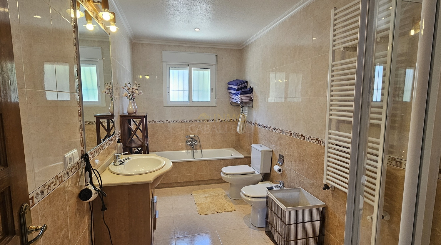 For sale - 5 Bedroom 4 Bathroom Villa in Pinar de Campoverde - Inland  - Alicante
