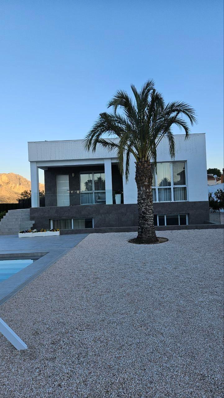 For sale - 4 Bedroom 3 Bathroom Villa in Orihuela - Urb. Montepinar  - Alicante
