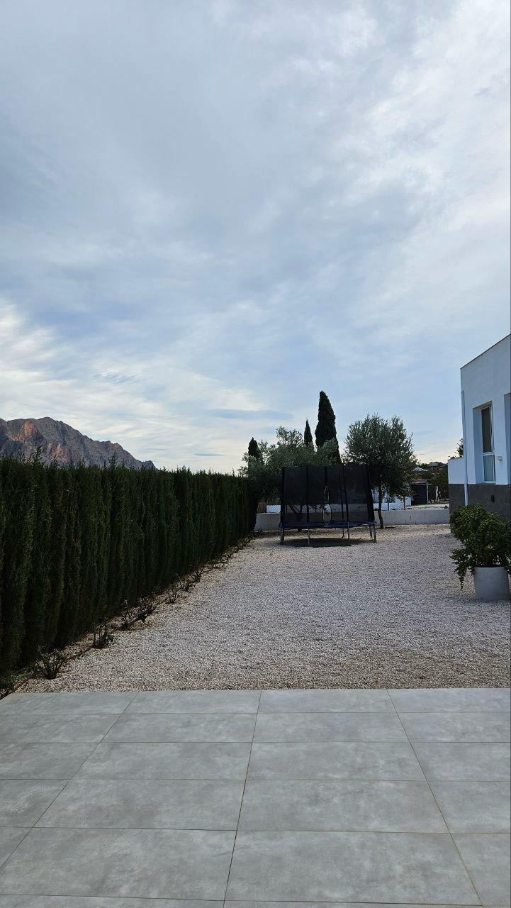 For sale - 4 Bedroom 3 Bathroom Villa in Orihuela - Urb. Montepinar  - Alicante