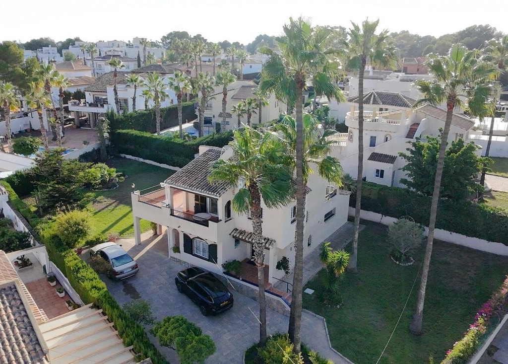 3 Bedroom 3 Bathroom Villa in Villamartin