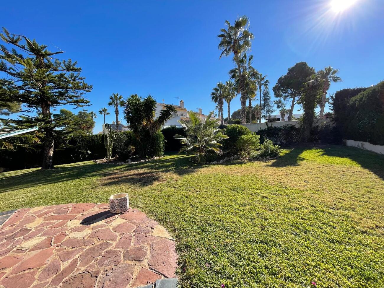 For sale - 3 Bedroom 3 Bathroom Villa in Villamartin - Costa Blanca  - Alicante