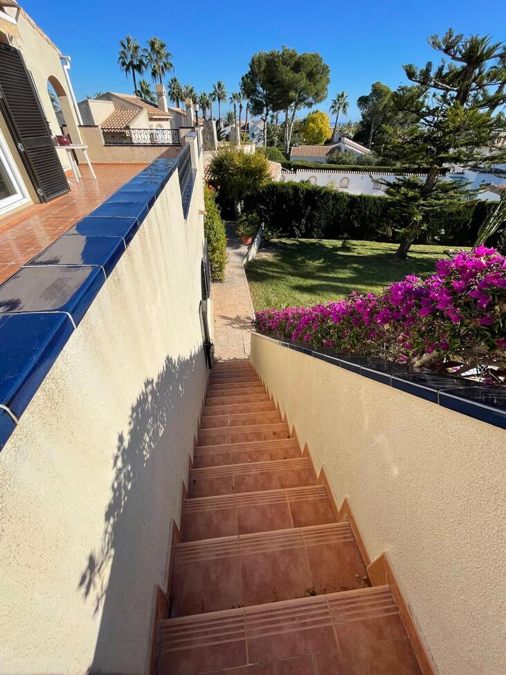 For sale - 3 Bedroom 3 Bathroom Villa in Villamartin - Costa Blanca  - Alicante