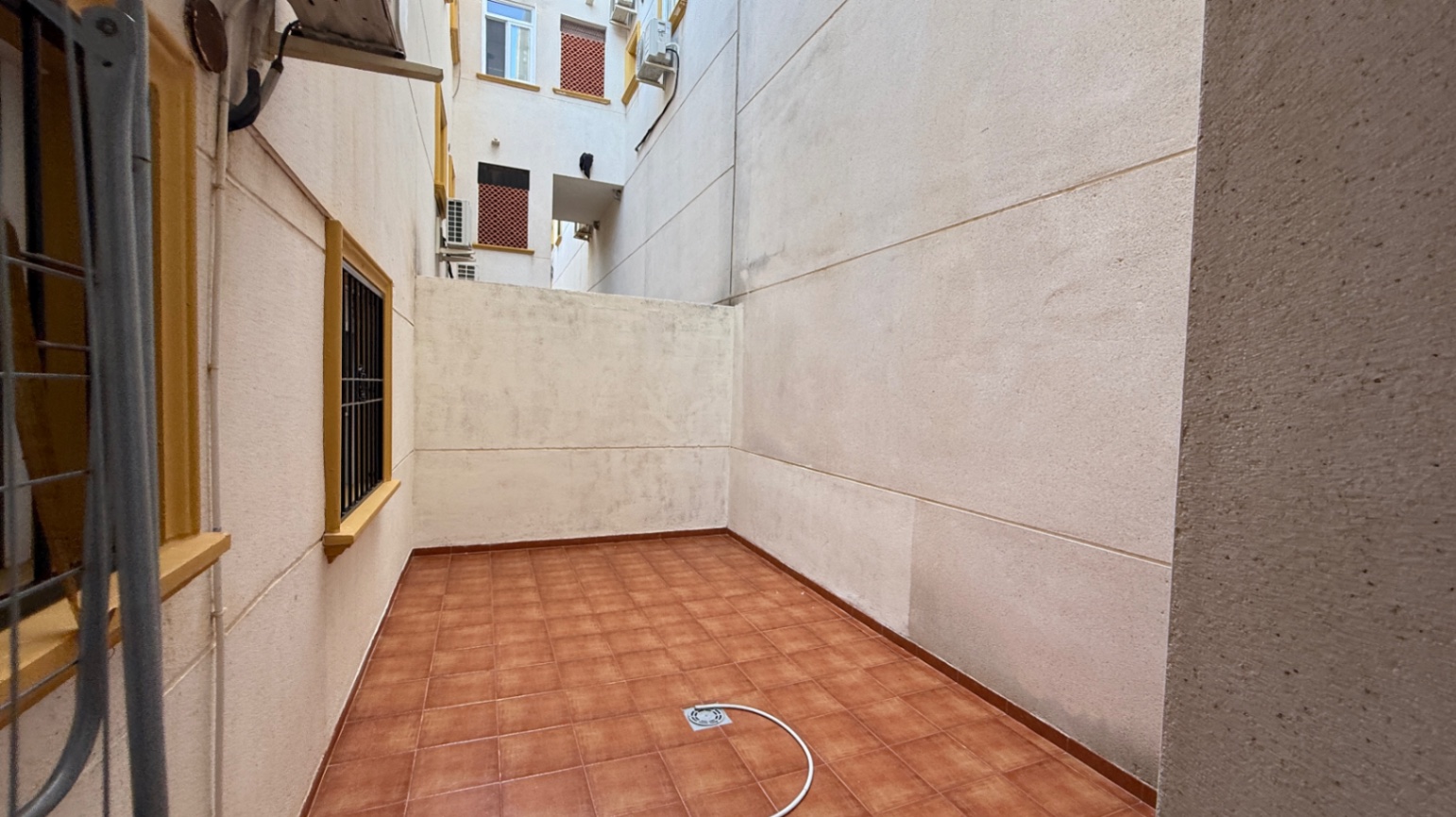 For sale - 2 Bedroom 1 Bathroom Apartment in Orihuela - Inland  - Alicante