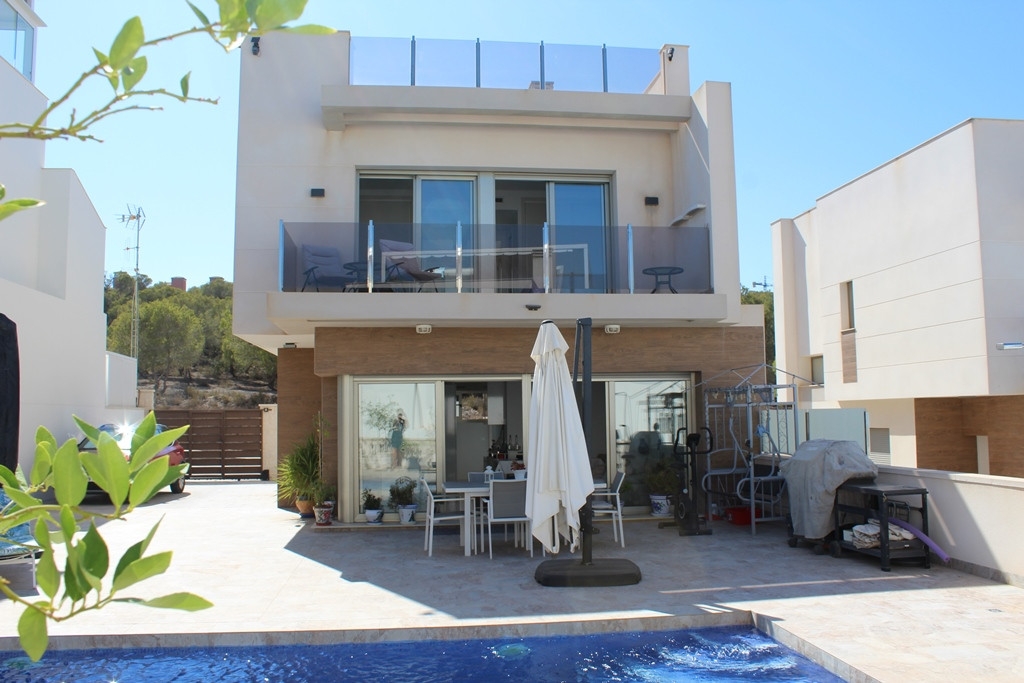 3 Bedroom 3 Bathroom Villa in San Miguel de Salinas