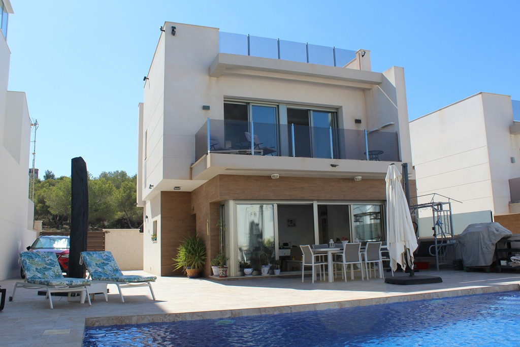 For sale - 3 Bedroom 3 Bathroom Villa in San Miguel de Salinas - Inland  - Alicante