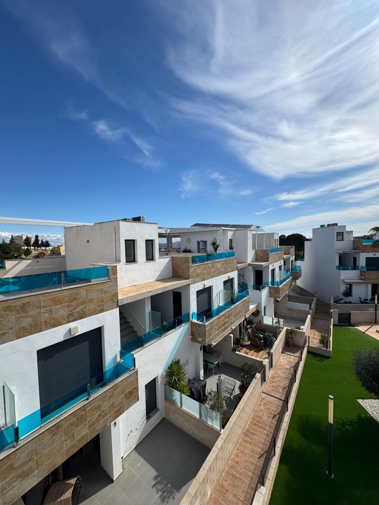 For sale - 3 Bedroom 3 Bathroom Town House in Bigastro - Comunidad Valenciana  - Alicante