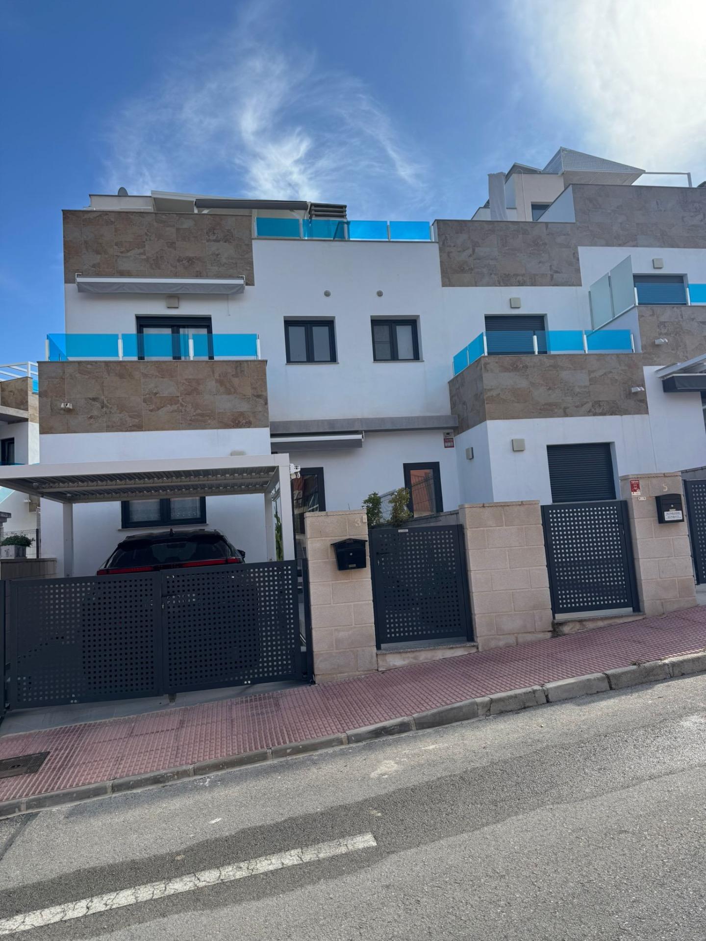 For sale - 3 Bedroom 3 Bathroom Town House in Bigastro - Comunidad Valenciana  - Alicante
