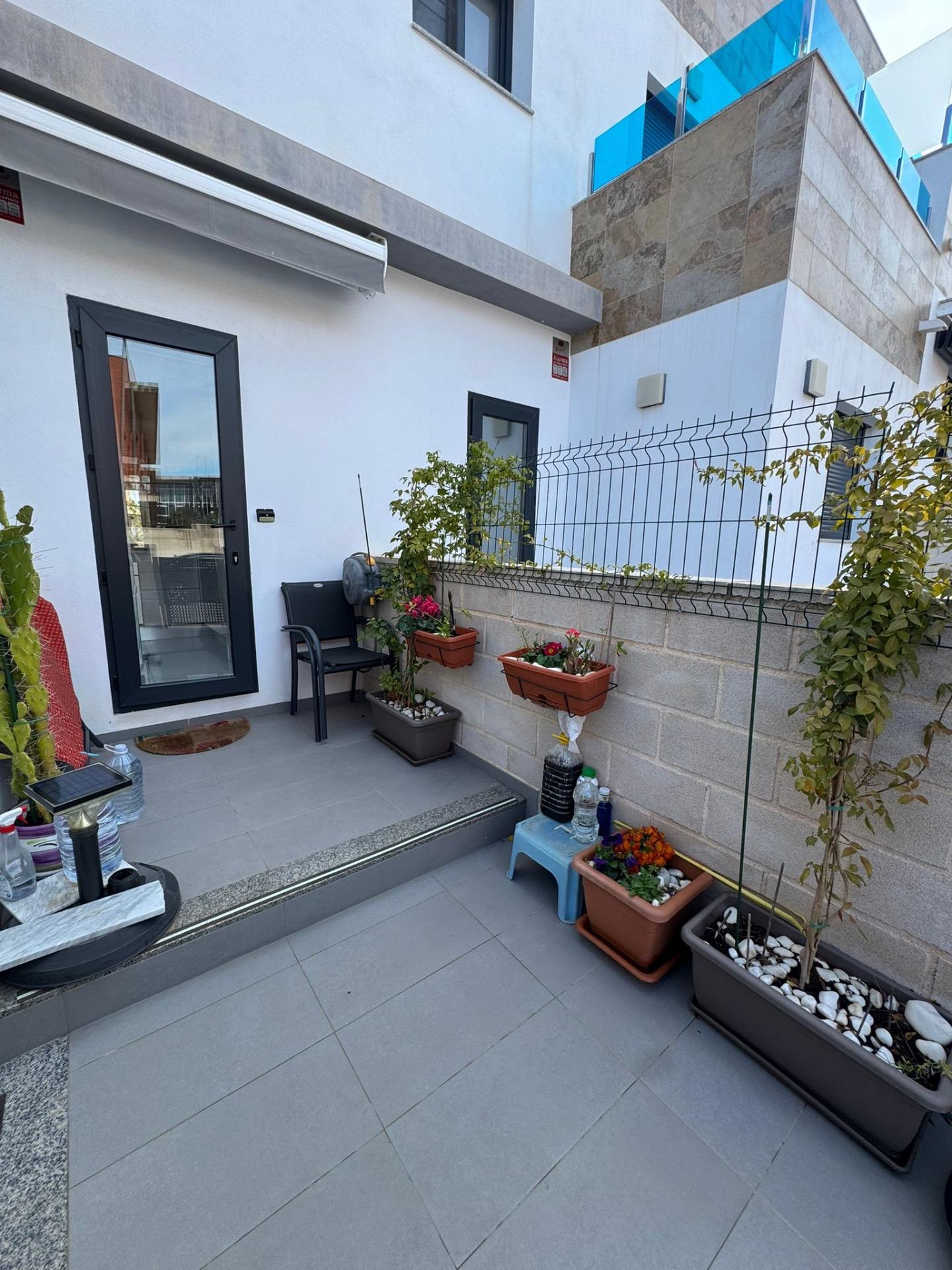 For sale - 3 Bedroom 3 Bathroom Town House in Bigastro - Comunidad Valenciana  - Alicante