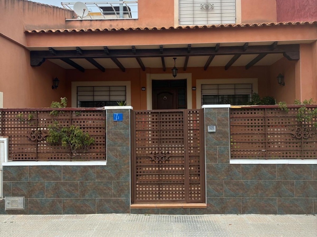 3 Bedroom 2 Bathroom Town House in Algorfa
