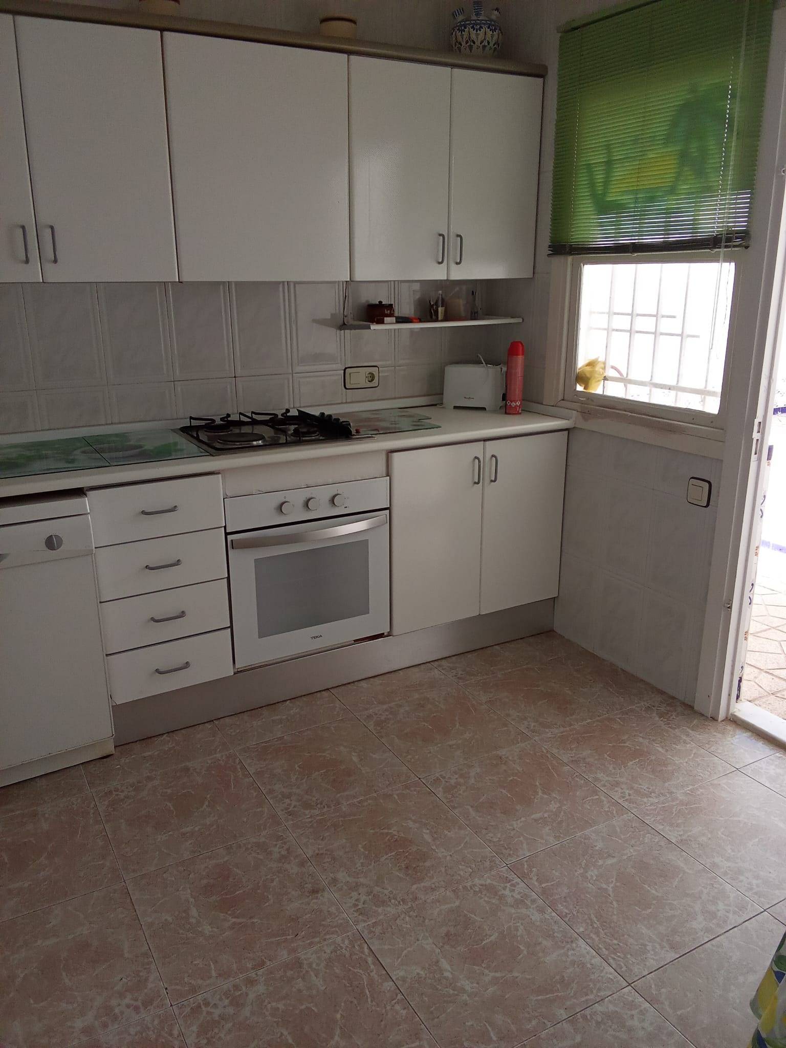 For sale - 5 Bedroom 1 Bathroom Town House in Pilar de La Horadada - Torre de la Horadada  - Alicante