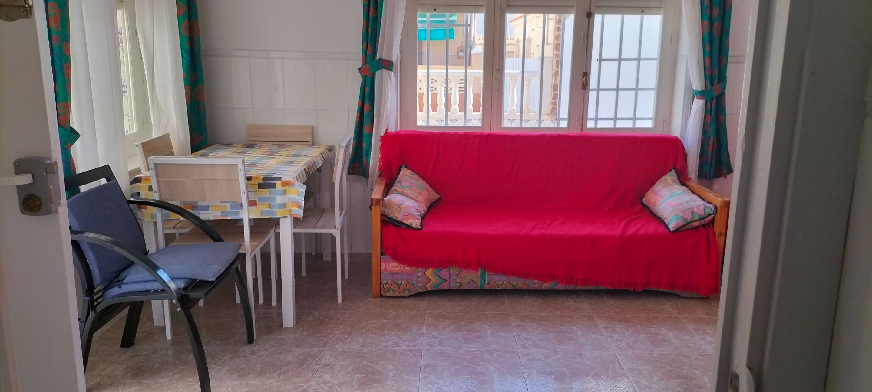 For sale - 5 Bedroom 1 Bathroom Town House in Pilar de La Horadada - Torre de la Horadada  - Alicante