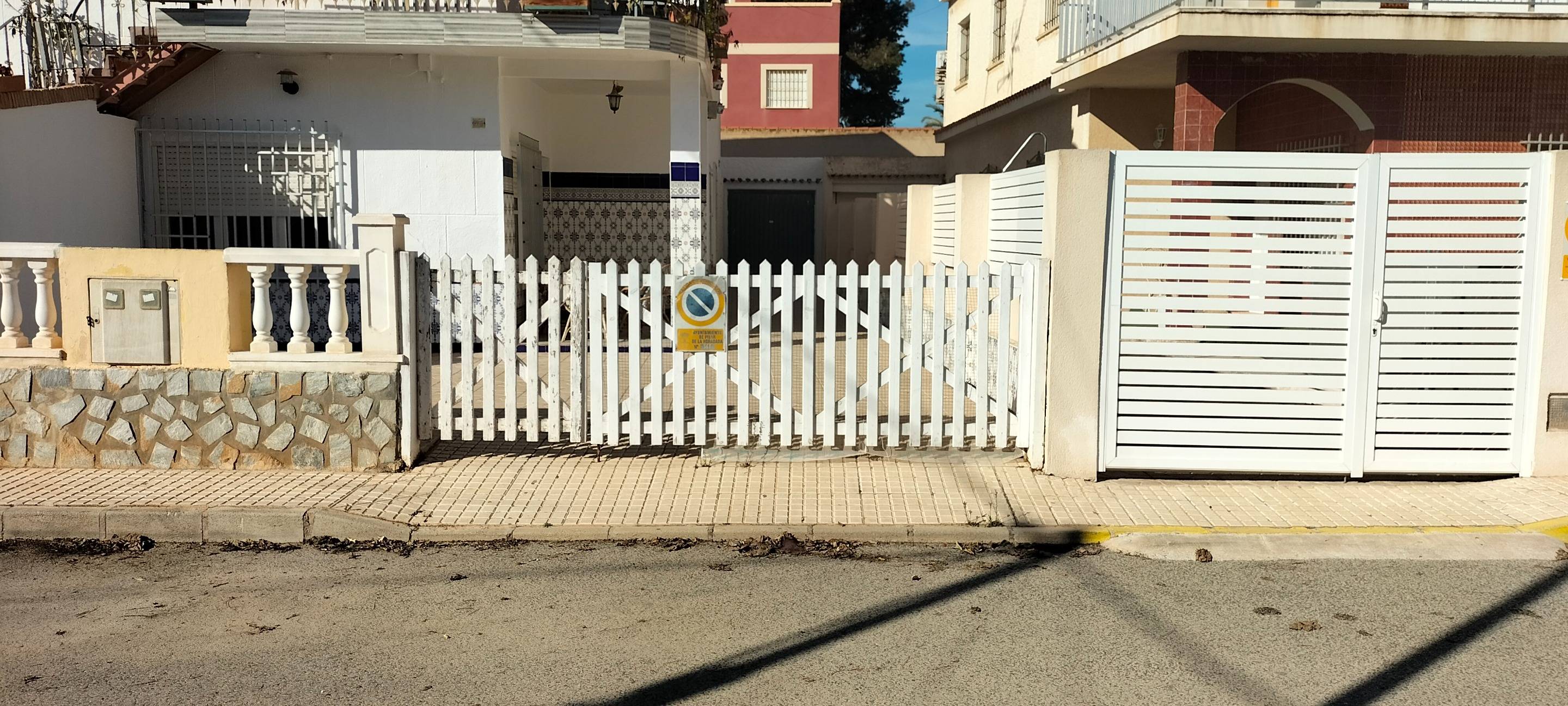 For sale - 5 Bedroom 1 Bathroom Town House in Pilar de La Horadada - Torre de la Horadada  - Alicante