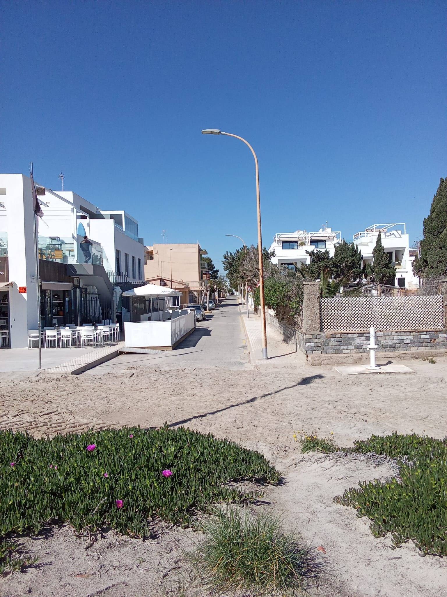 For sale - 5 Bedroom 1 Bathroom Town House in Pilar de La Horadada - Torre de la Horadada  - Alicante