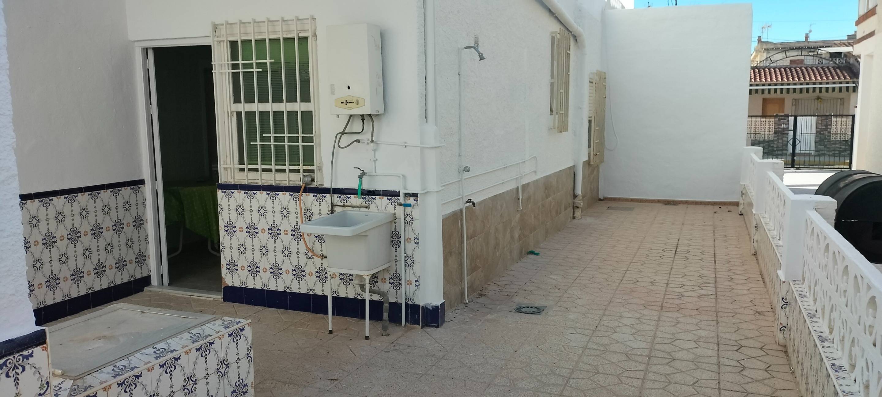 For sale - 5 Bedroom 1 Bathroom Town House in Pilar de La Horadada - Torre de la Horadada  - Alicante