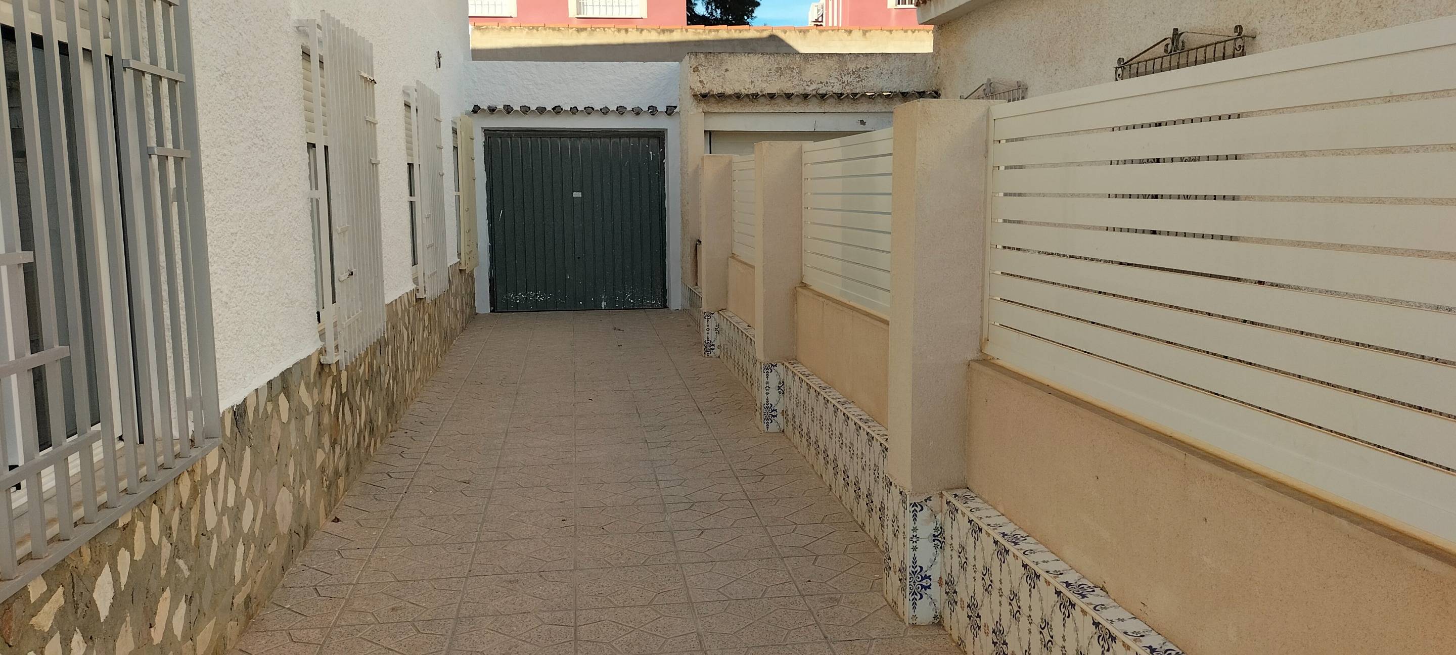 For sale - 5 Bedroom 1 Bathroom Town House in Pilar de La Horadada - Torre de la Horadada  - Alicante