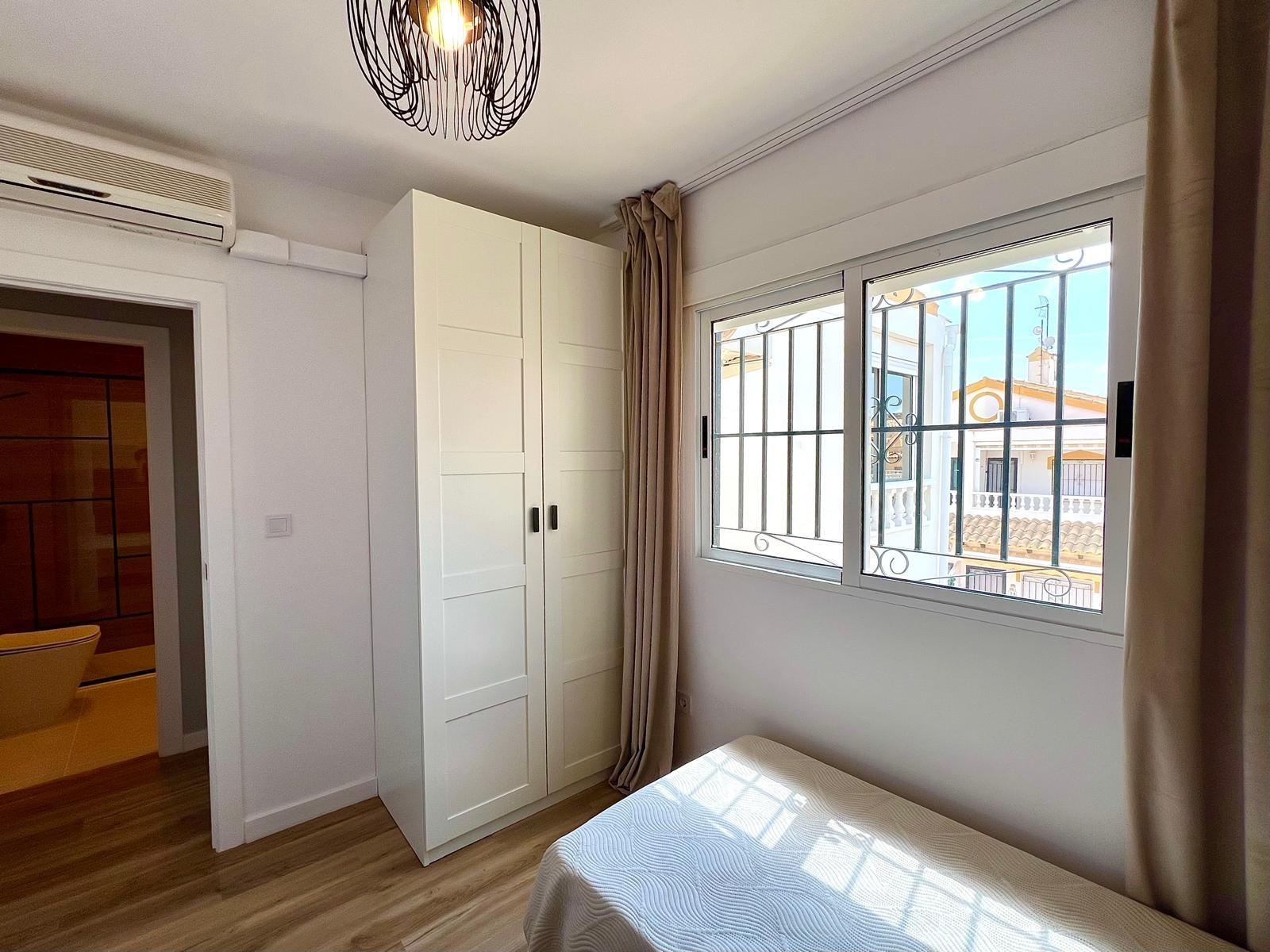 For sale - 3 Bedroom 2 Bathroom Town House in Orihuela - Urbanización Perla Del Mar  - Alicante
