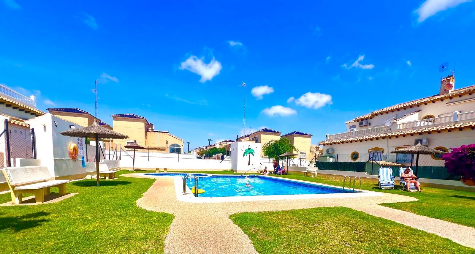 For sale - 3 Bedroom 2 Bathroom Town House in Orihuela - Urbanización Perla Del Mar  - Alicante