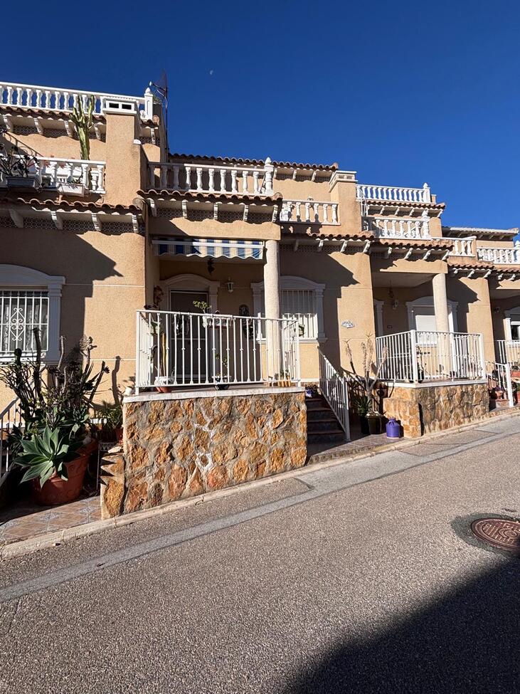For sale - 2 Bedroom 2 Bathroom Town House in Villamartin - Costa Blanca  - Alicante