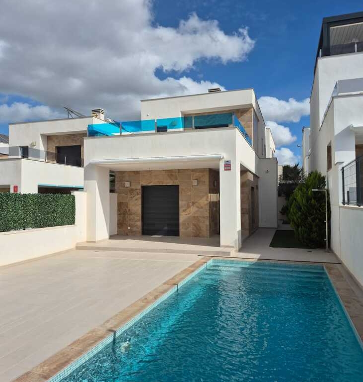 3 Bedroom 3 Bathroom Villa in Bigastro