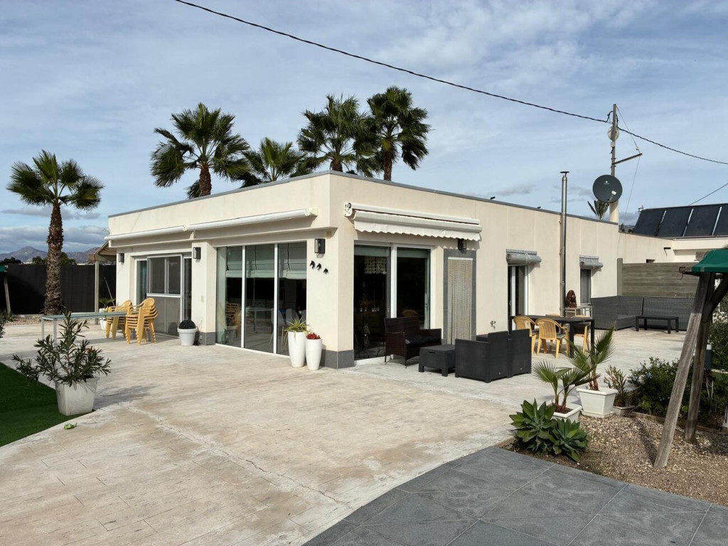 5 Bedroom 2 Bathroom Villa in Crevillent