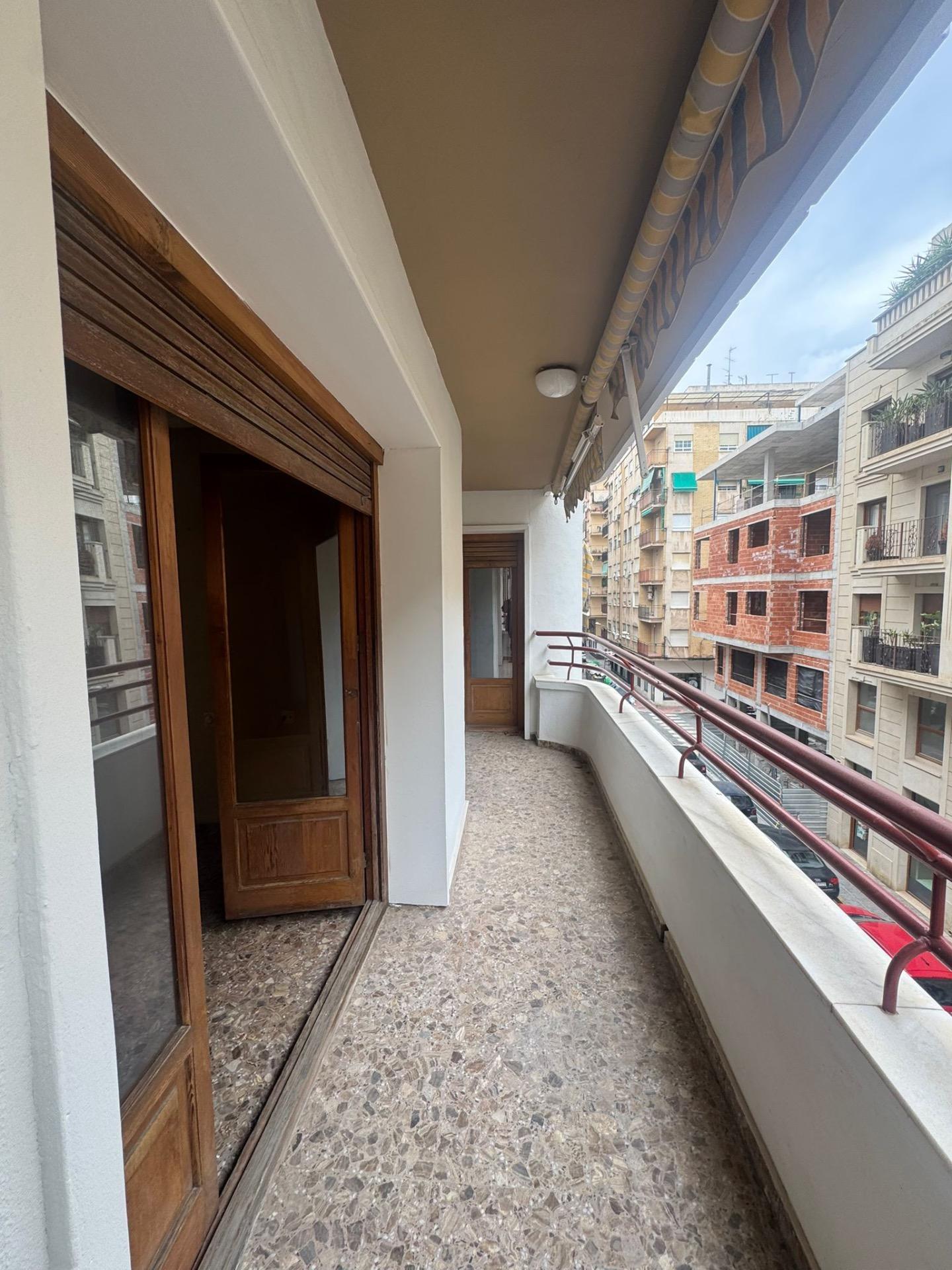 For sale - 3 Bedroom 2 Bathroom Apartment in Orihuela - Zona Centro  - Alicante