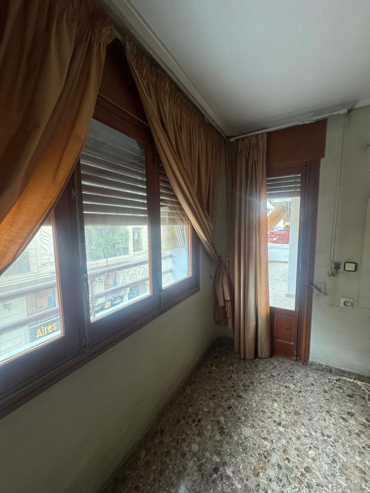 For sale - 3 Bedroom 2 Bathroom Apartment in Orihuela - Zona Centro  - Alicante