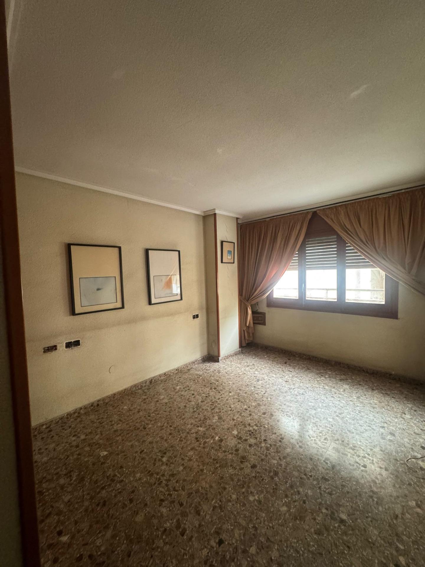 For sale - 3 Bedroom 2 Bathroom Apartment in Orihuela - Zona Centro  - Alicante