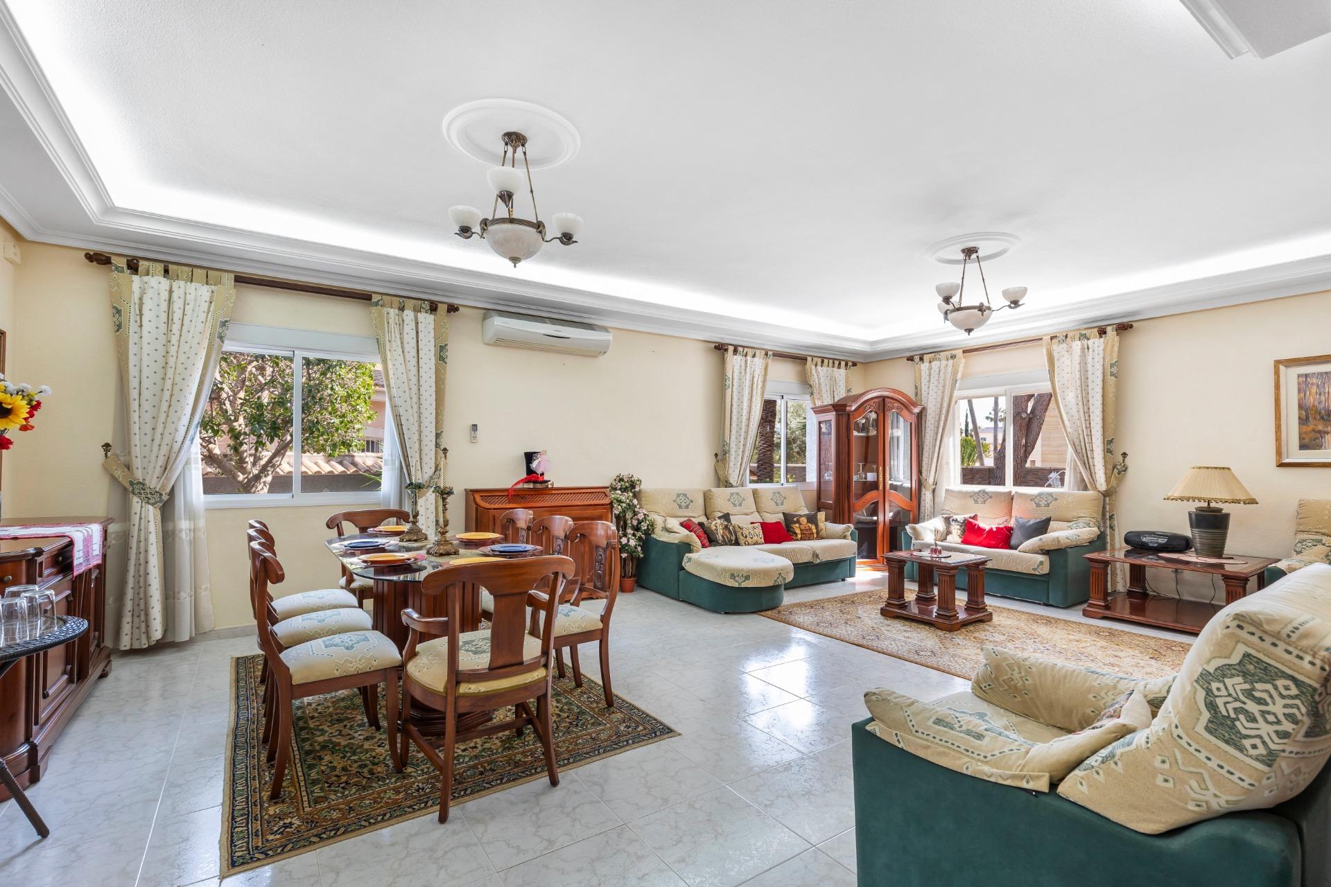For sale - 5 Bedroom 5 Bathroom Villa in Rojales - Pueblo Bravo  - Alicante