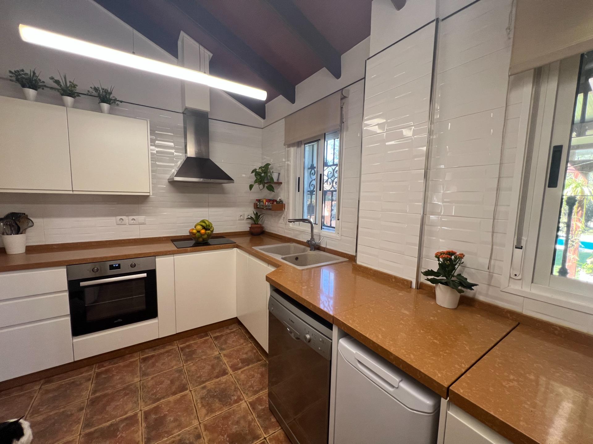 For sale - 4 Bedroom 3 Bathroom Finca in Dolores - Comunidad Valenciana  - Alicante