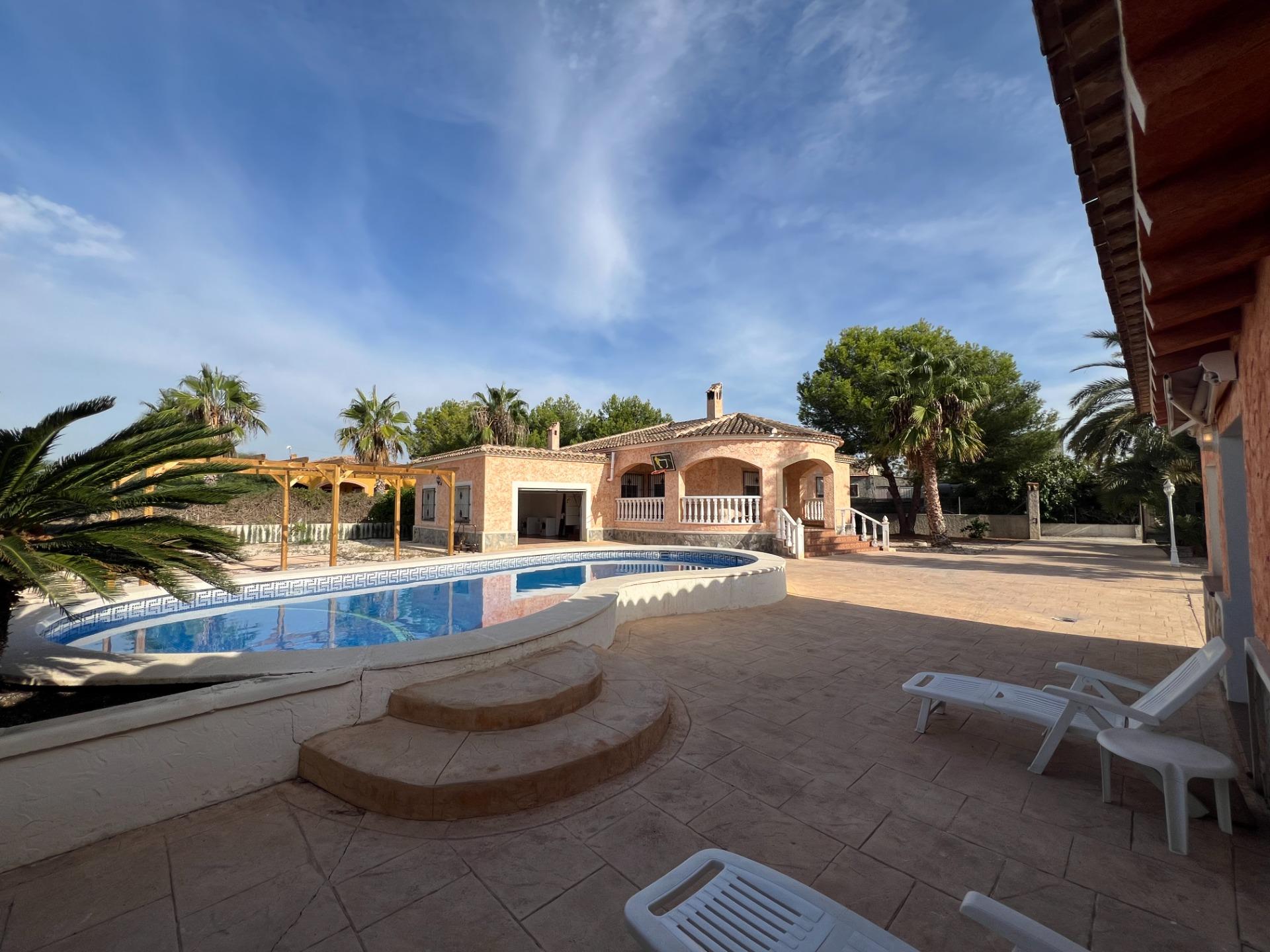 For sale - 3 Bedroom 2 Bathroom Villa in Dolores - Cmno. Escorredor  - Alicante