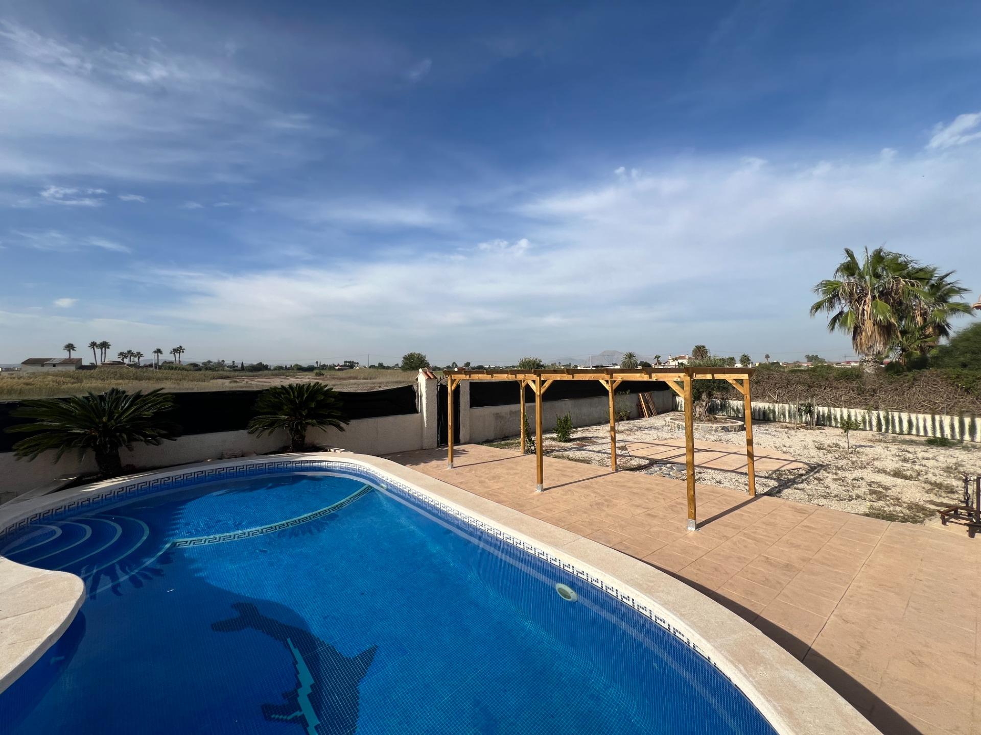 For sale - 3 Bedroom 2 Bathroom Villa in Dolores - Cmno. Escorredor  - Alicante