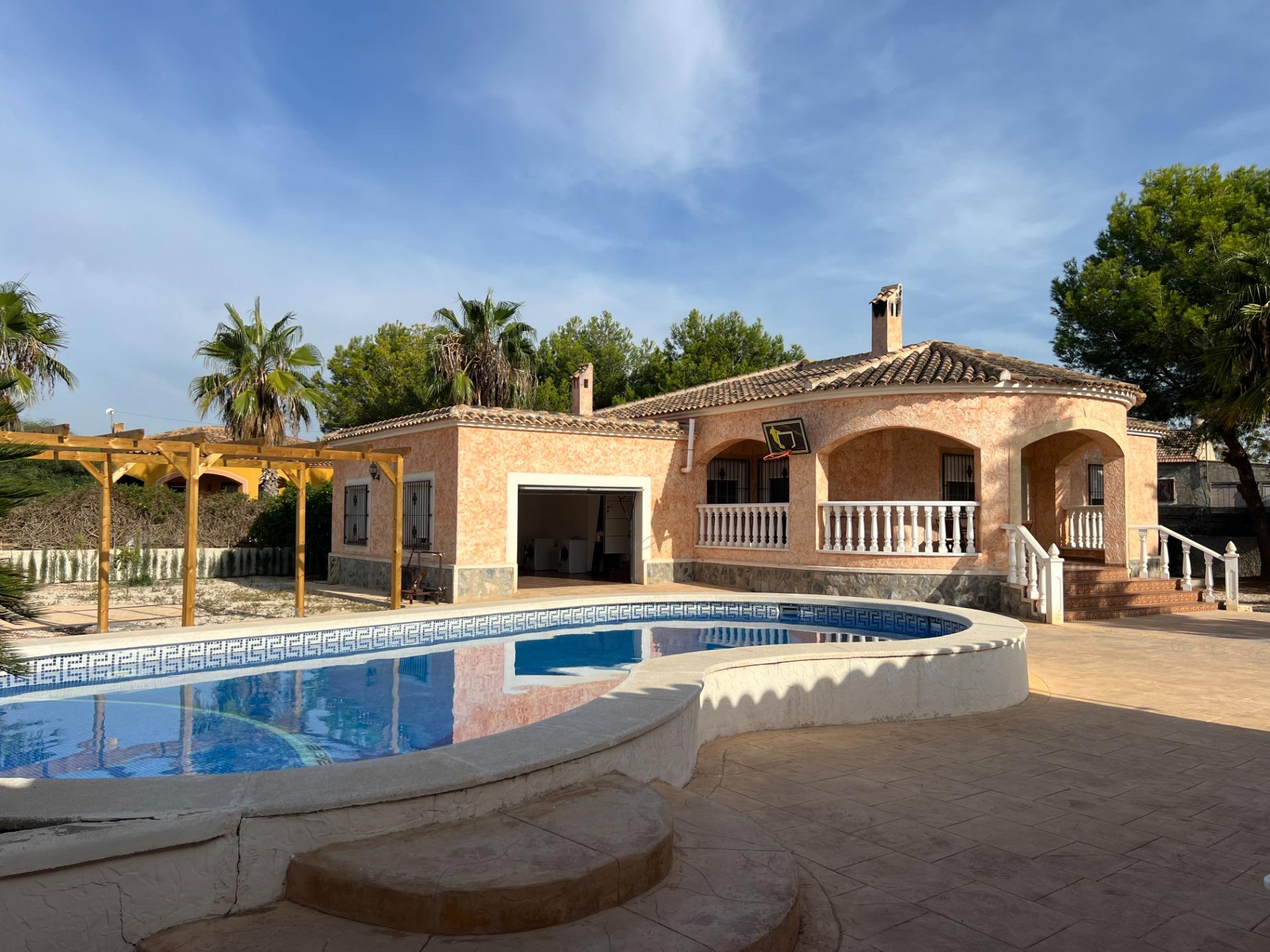 For sale - 3 Bedroom 2 Bathroom Villa in Dolores - Cmno. Escorredor  - Alicante