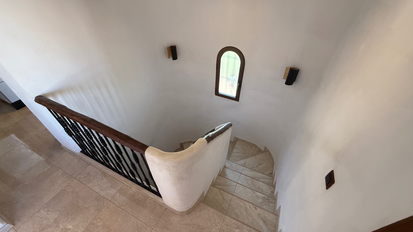 For sale - 4 Bedroom 2 Bathroom Villa in Orihuela - Inland  - Alicante